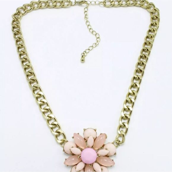 Gold Tone Curb Chain Necklace with Peachy Pink Flower Pendant NWOT - Picture 2 of 2